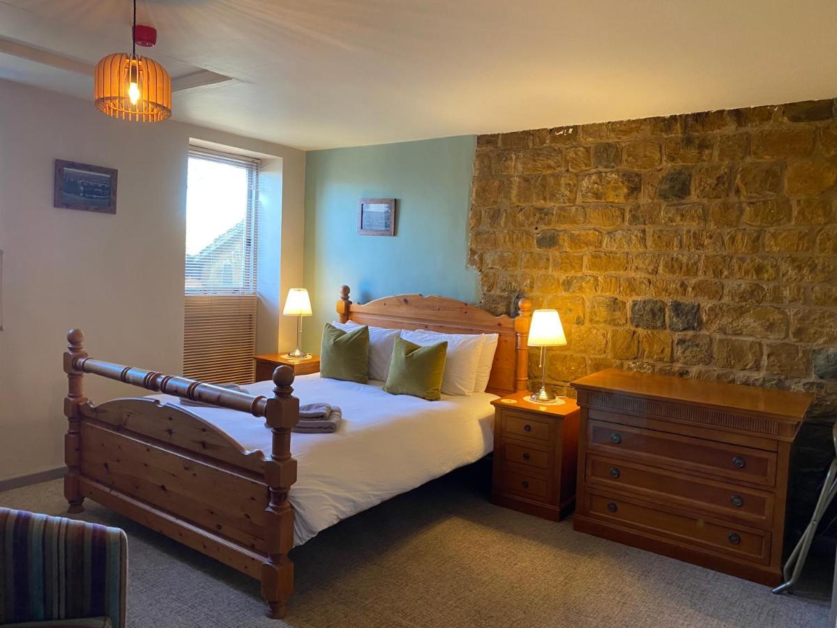 The Hollybush Inn And B&B Priors Marston Kültér fotó
