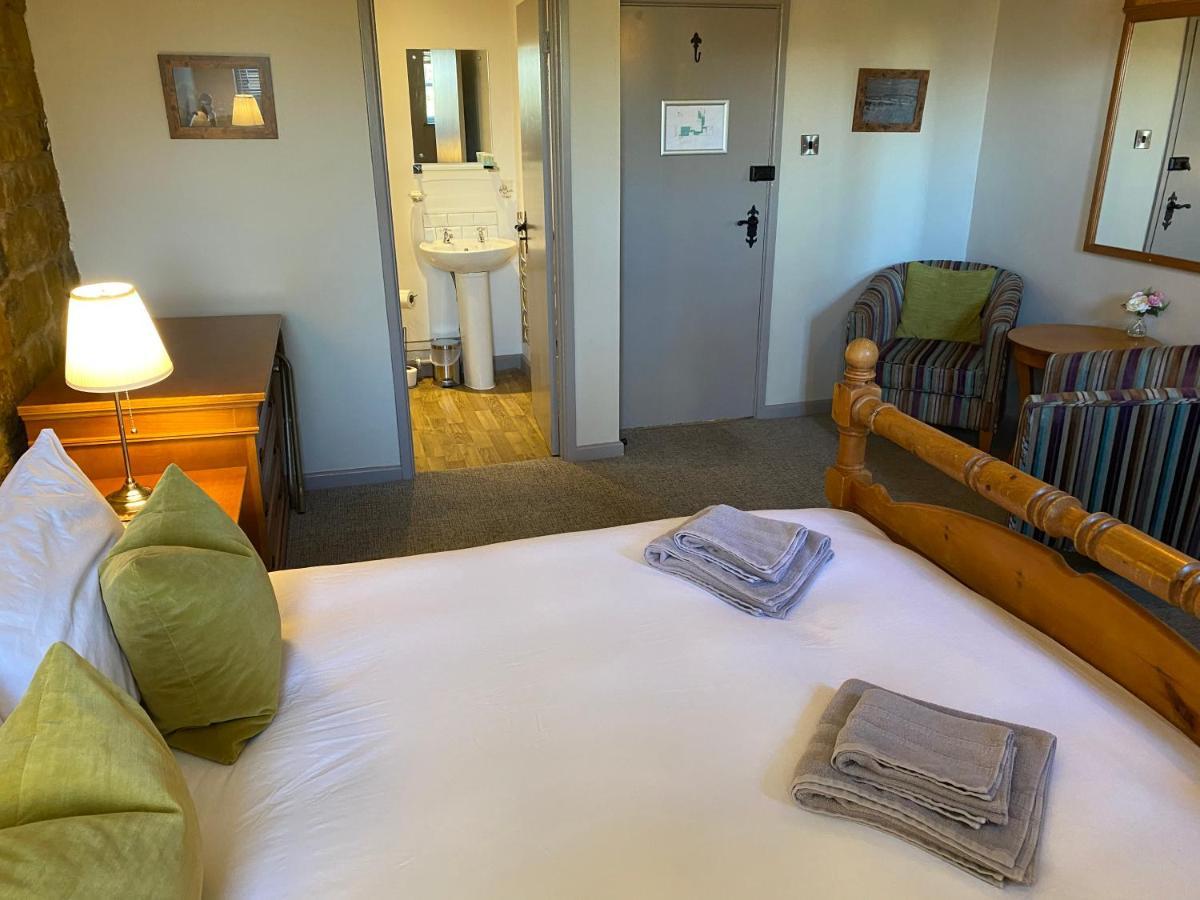 The Hollybush Inn And B&B Priors Marston Kültér fotó