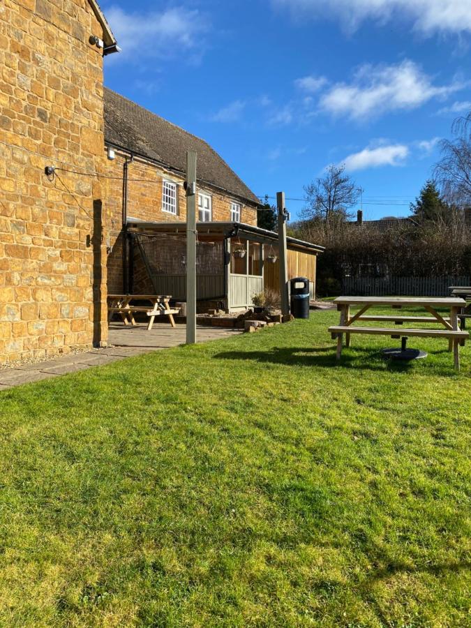 The Hollybush Inn And B&B Priors Marston Kültér fotó