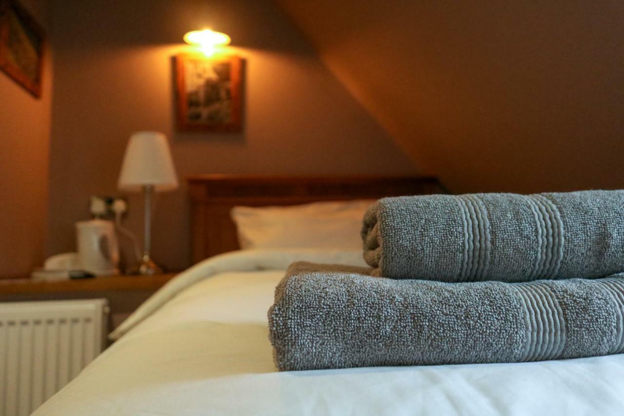 The Hollybush Inn And B&B Priors Marston Kültér fotó